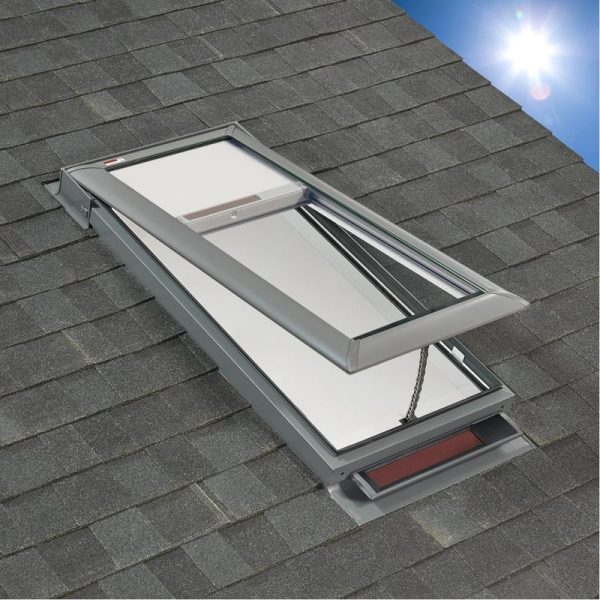 Velux VSS C01 Solar Venting Deck Mount Skylight with Solar Room Darkening Shade White - Image 2