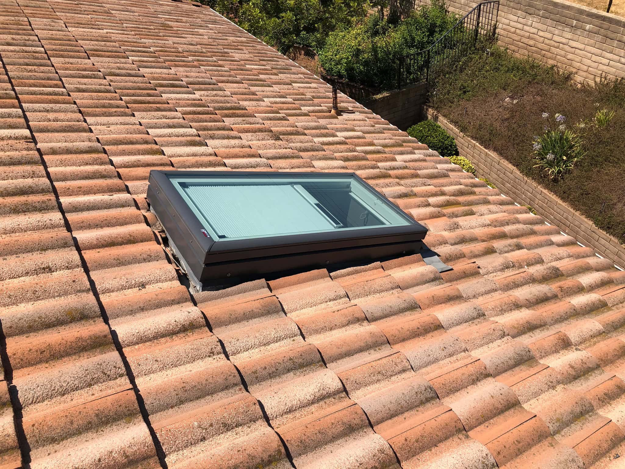 VELUX FCM 1430 Fixed Curb Mount Skylight - Image 10